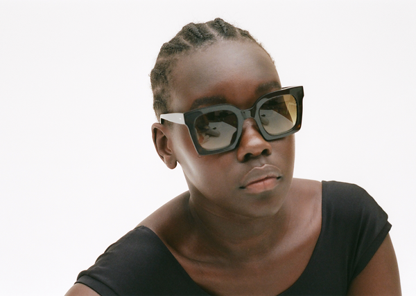 SEATTLE - Dark Tortoiseshell. Featuring a square frame and suitable for all face shapes. Made from lightweight acetate, making them comfortable for long wear.