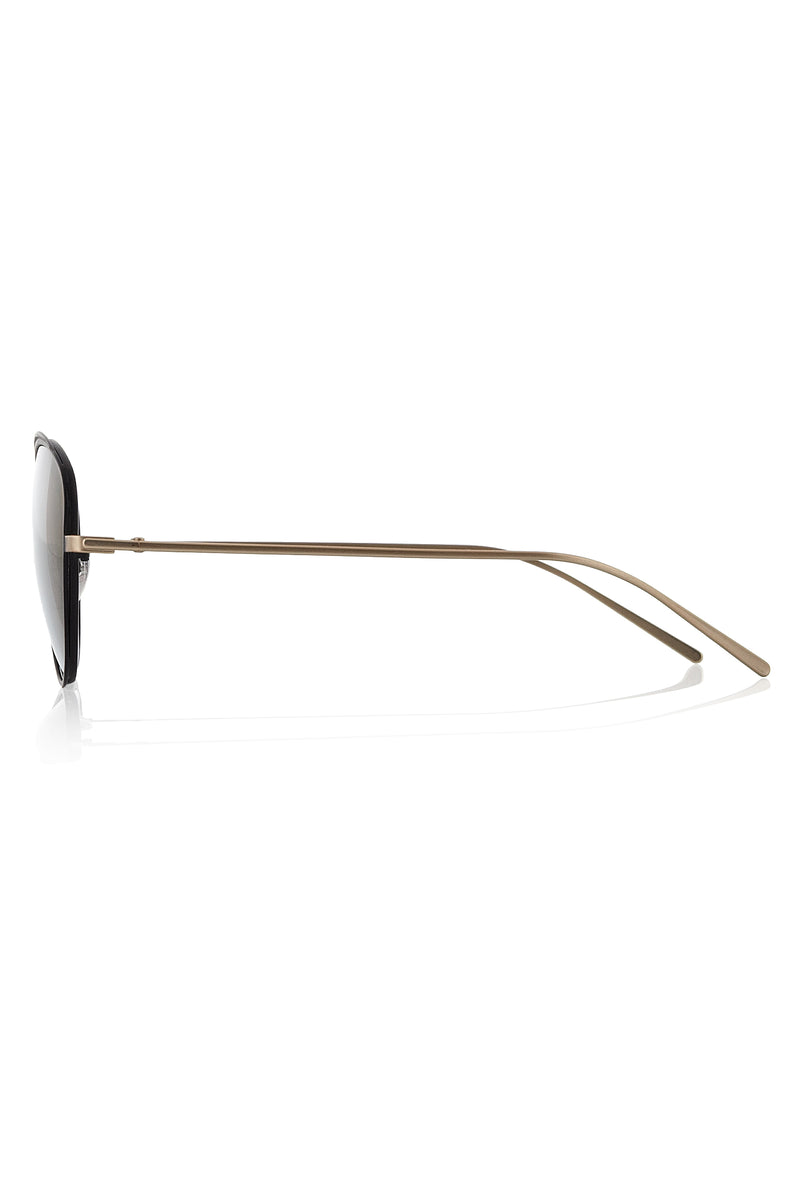 BROOKLYN - The black metal medium sized frames feature ultra lightweight stainless steel frames, in a gold finish. This lightweight metal sits comfortably on the face allowing for long wear, suitable for small to medium face shapes.