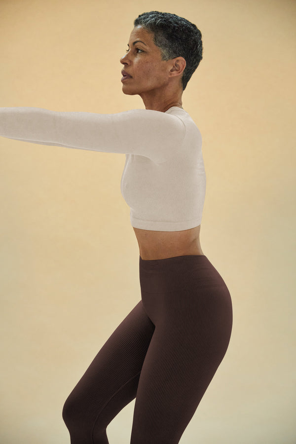 model wears ribbed brown gym leggings for curvy ladies - prism2 london